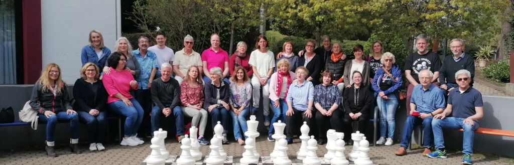 Gruppenfoto der Chorformation Cantami, aufgenommen im Rahmen des Chorwochenendes 2023 in der JH Oberwesel.